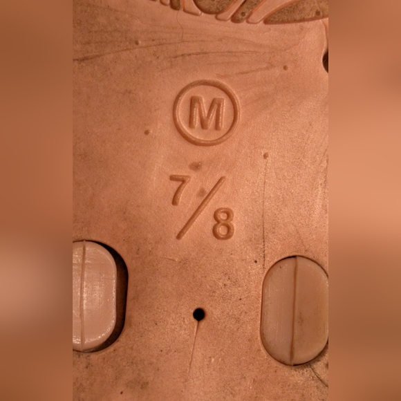 Such Pretty Pink Sandals with Rhinestone Detailing. - Picture 7 of 7